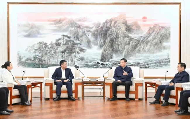 遼寧省委書(shū)記許昆林、省長(zhǎng)王新偉會(huì)見(jiàn)知名民營(yíng)企業(yè)家投資考察團(tuán)一行