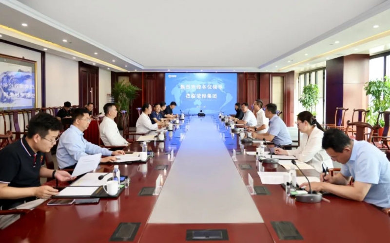 天津經(jīng)開(kāi)區(qū)黨委書(shū)記、管委會(huì)主任洪世聰一行到榮程集團(tuán)調(diào)研服務(wù)