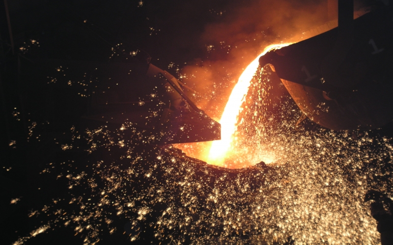 2004年，自建轉(zhuǎn)爐生產(chǎn)鋼水，成為實現(xiàn)鋼鐵全產(chǎn)業(yè)鏈條開閘源頭