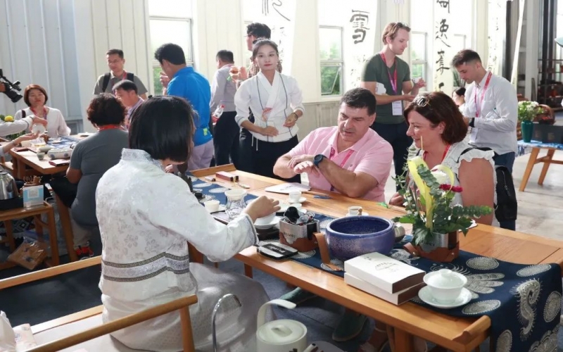 Amazing! 開幕首日格“外”好，非遺市集圈粉海外參觀者