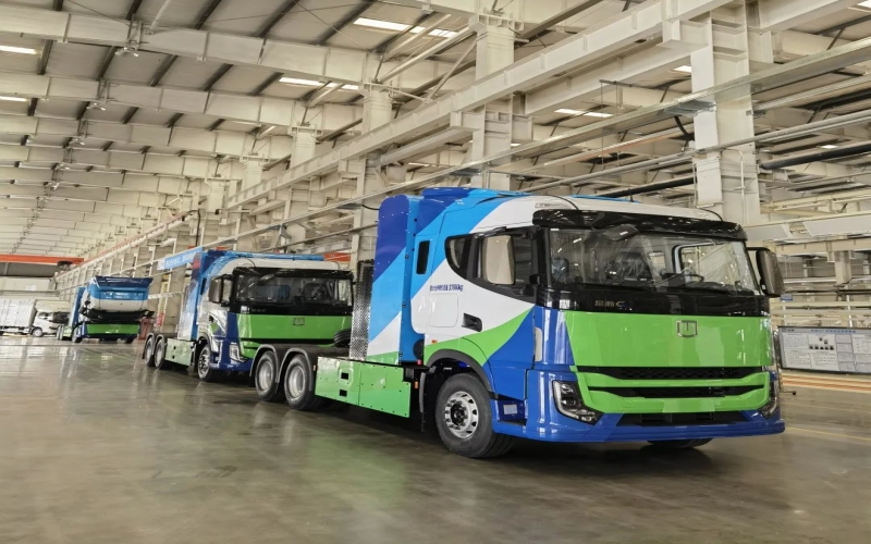 國內(nèi)首批！榮程新能100輛200KW氫能重卡下線