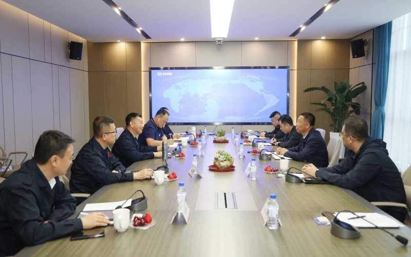鄂托克旗委副書記、政府旗長蘇智雄到榮程集團考察交流