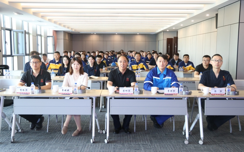 “大國(guó)工匠”走進(jìn)榮程 開講“匠心成長(zhǎng)路”