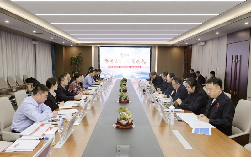 安徽省人大常委會(huì)副主任、省工商聯(lián)主席王翠鳳一行到訪(fǎng)榮程集團(tuán)