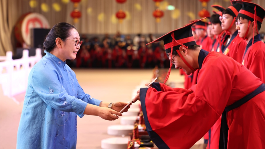 金秋揚(yáng)帆，逐夢(mèng)遠(yuǎn)航！榮程學(xué)子成人禮儀式